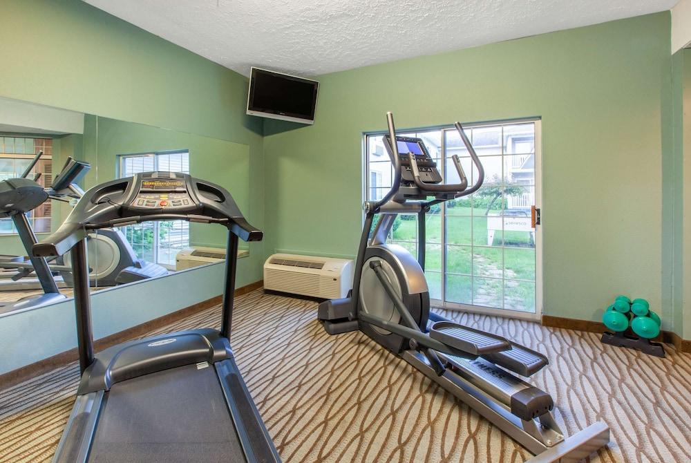 Days Inn by Wyndham Petoskey photo 21