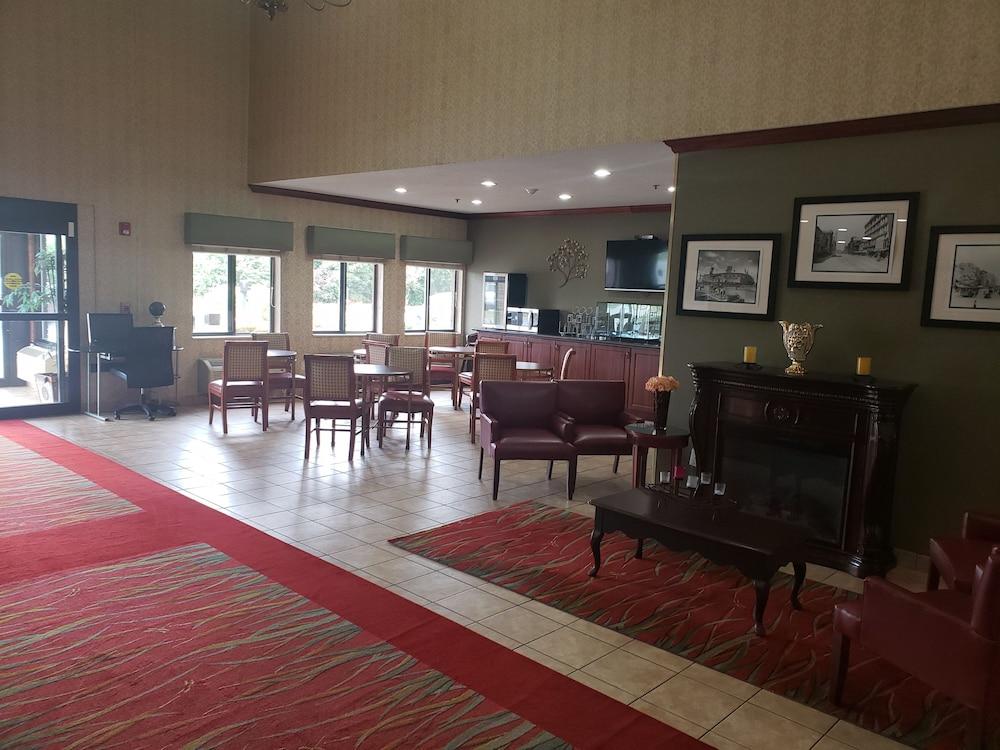 A Victory Suites Warren photo 3