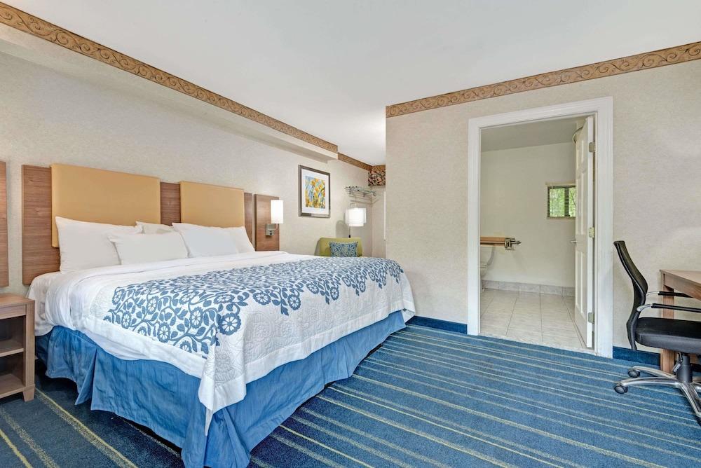 Days Inn by Wyndham Ridgefield photo 4