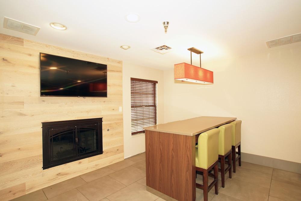 Country Inn & Suites by Radisson, Greenfield, IN photo 14