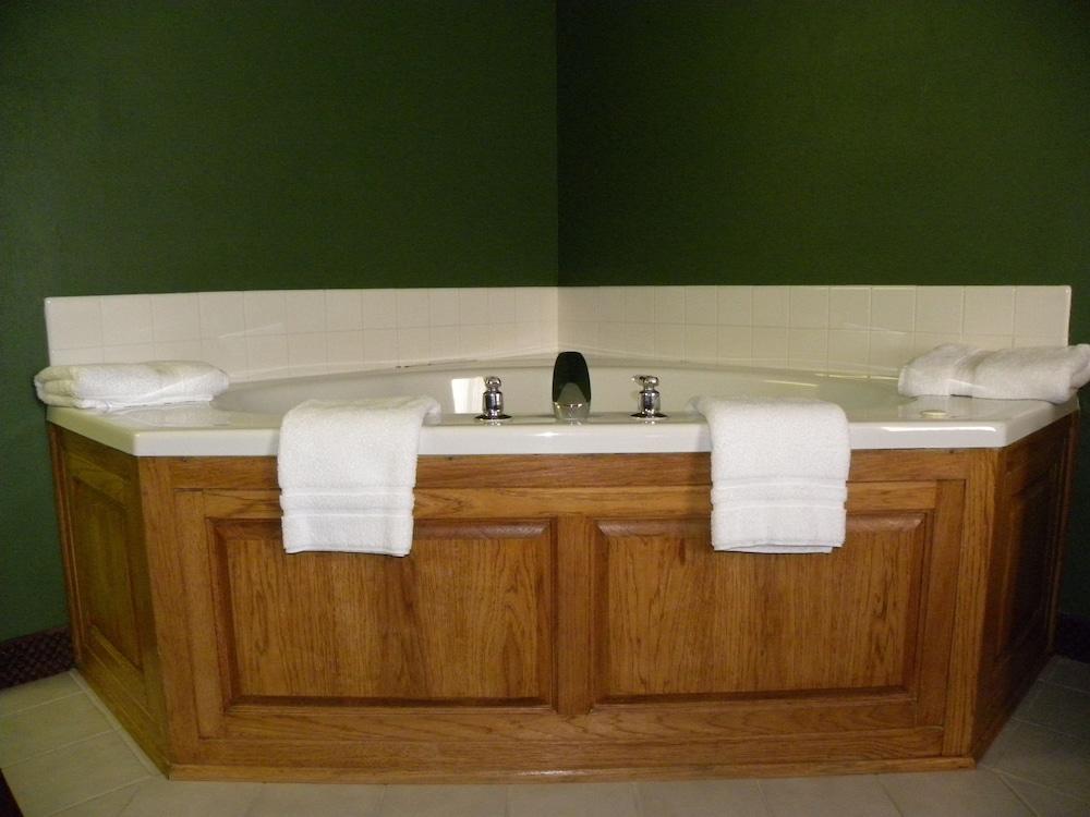 New Victorian Inn and Suites photo 12