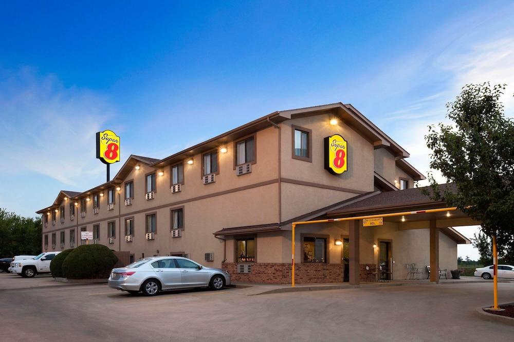 Super 8 by Wyndham Macon photo 1