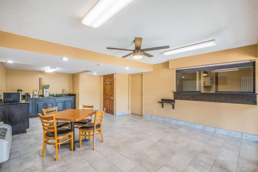 Rodeway Inn & Suites photo 61