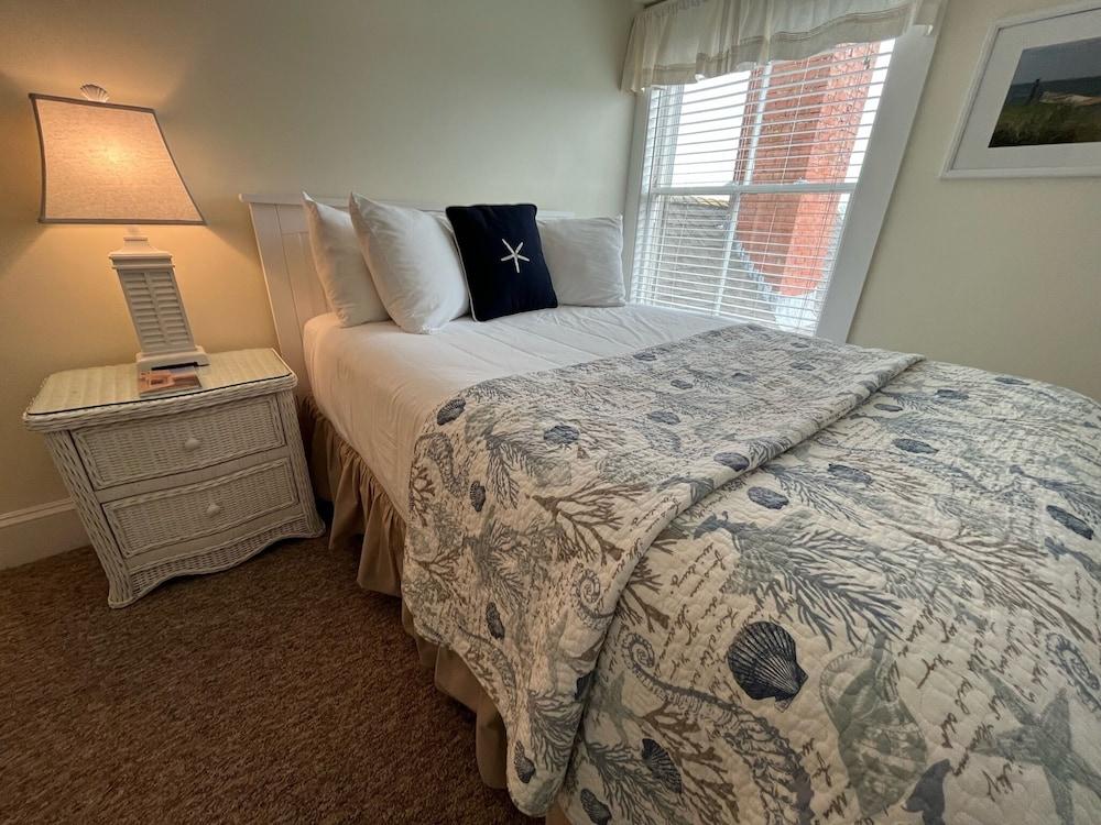 Beach Breeze Inn photo 77