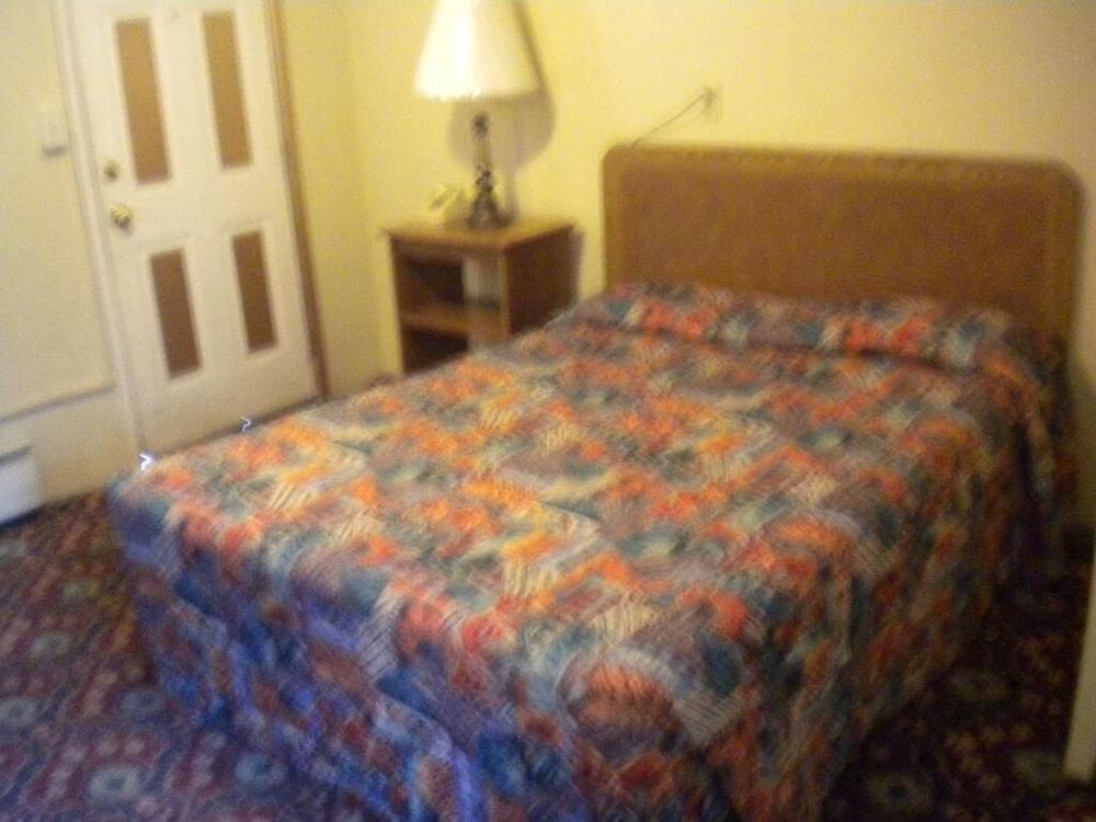 Riverside Motel photo 33