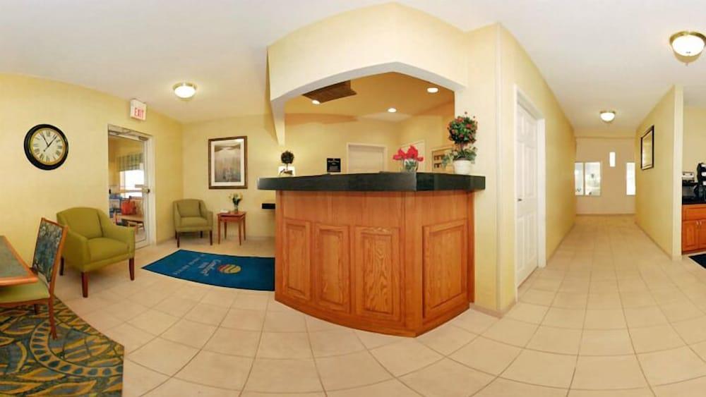 Quality Inn Dayton North - Vandalia photo 2