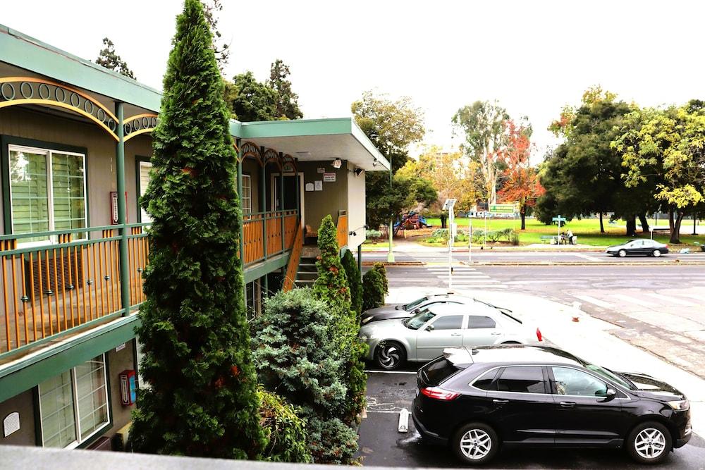 Value Inn photo 18