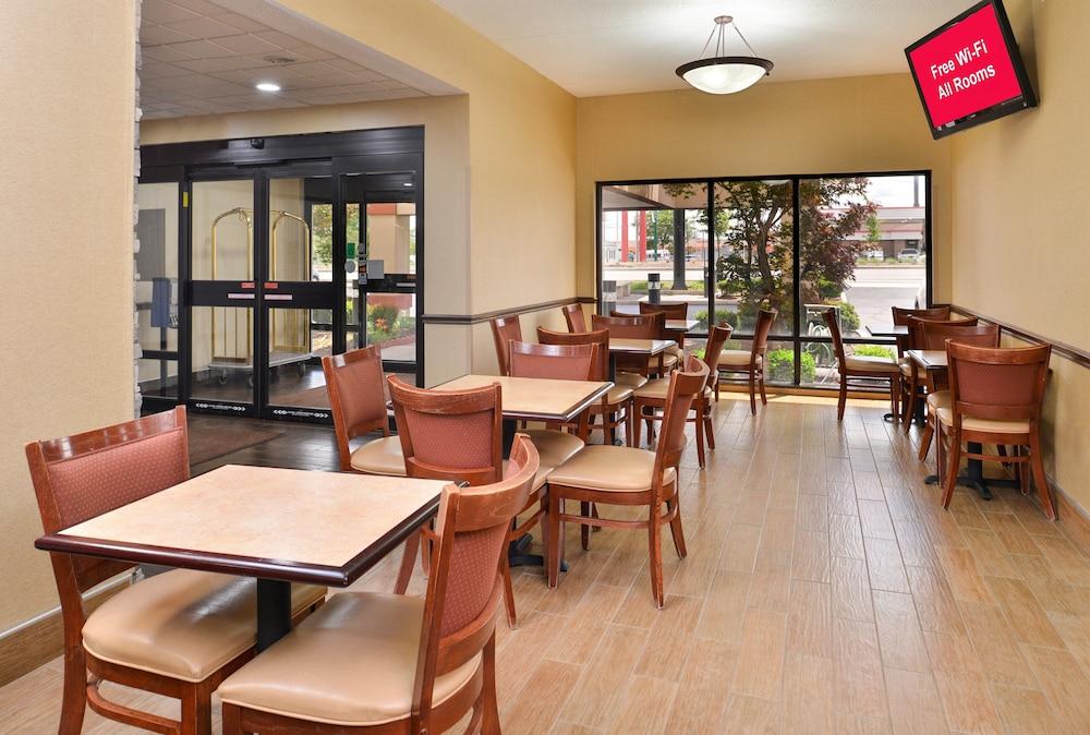 Red Roof Inn & Suites Columbus - West Broad photo 28