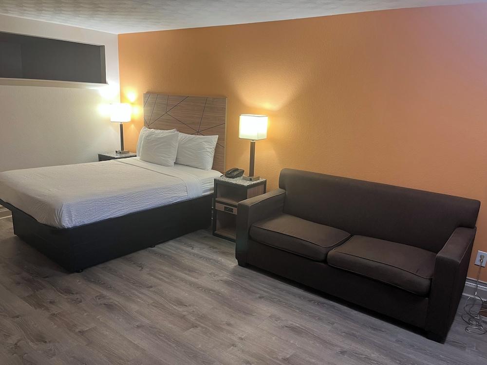 Howard Johnson by Wyndham Malden Boston Area photo 3