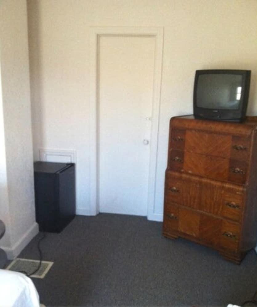 Airport Lodge photo 12