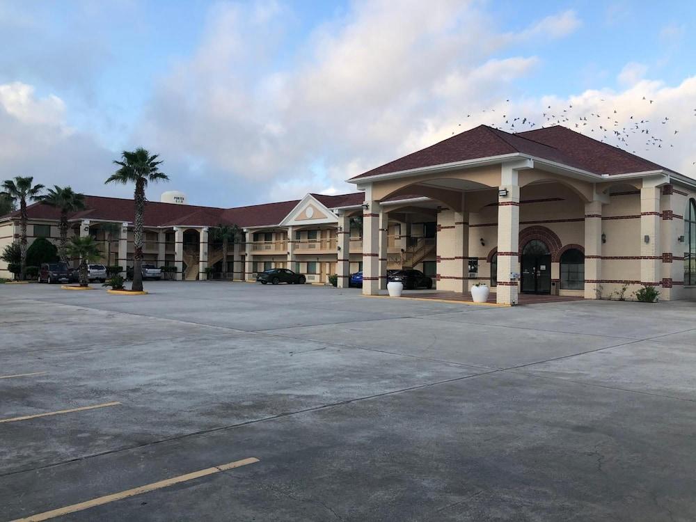 Executive Inn And Suites photo 8