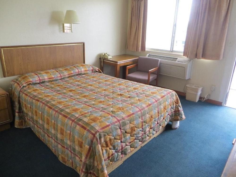 Travelers Inn photo 5