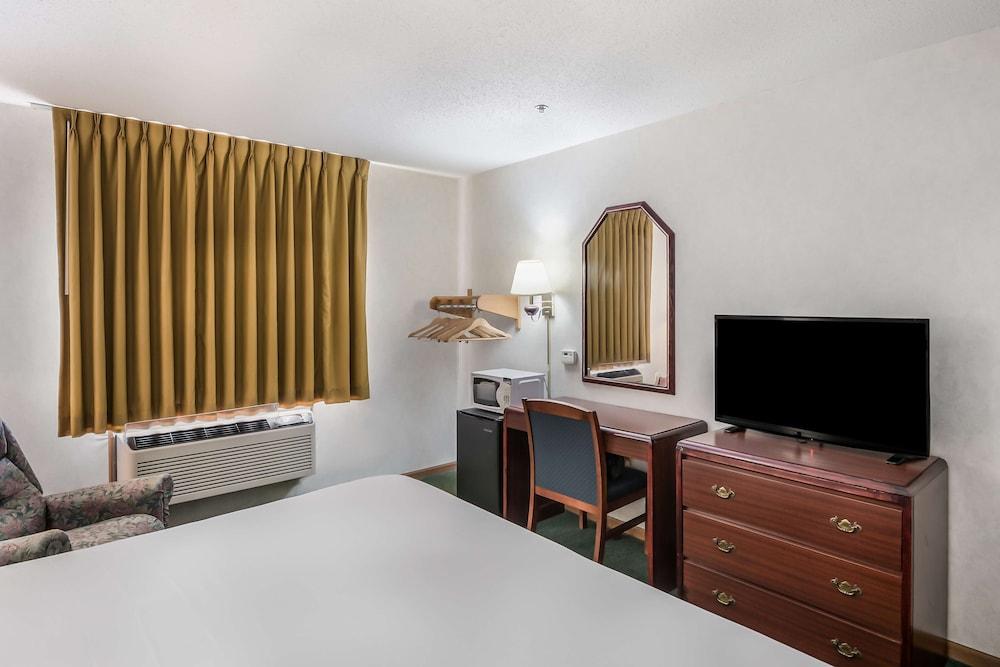 Americas Best Value Inn Wenona photo 19