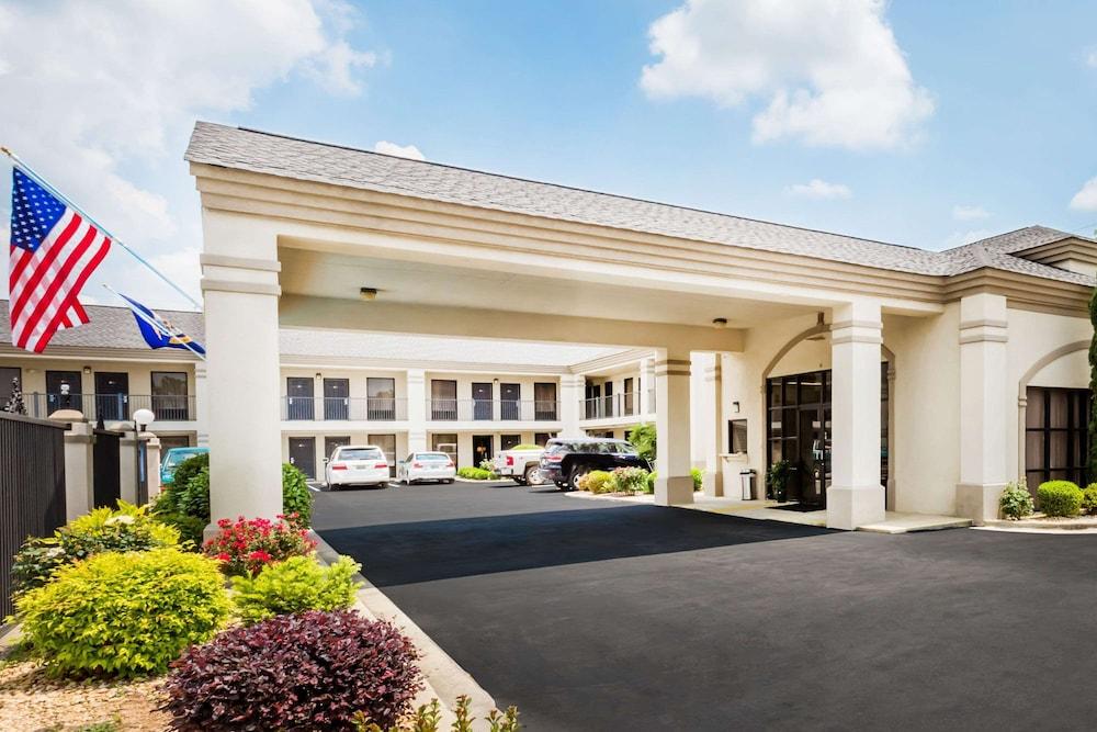 Days Inn by Wyndham Oneonta AL photo 1