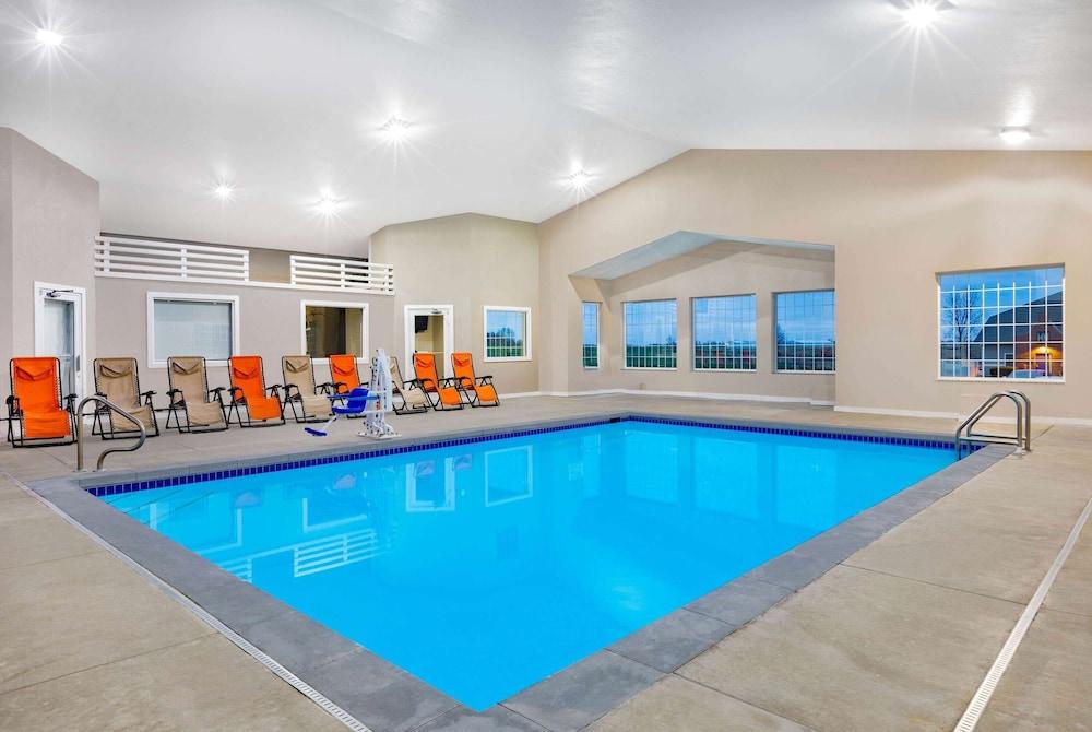 AmericInn by Wyndham Pella photo 10