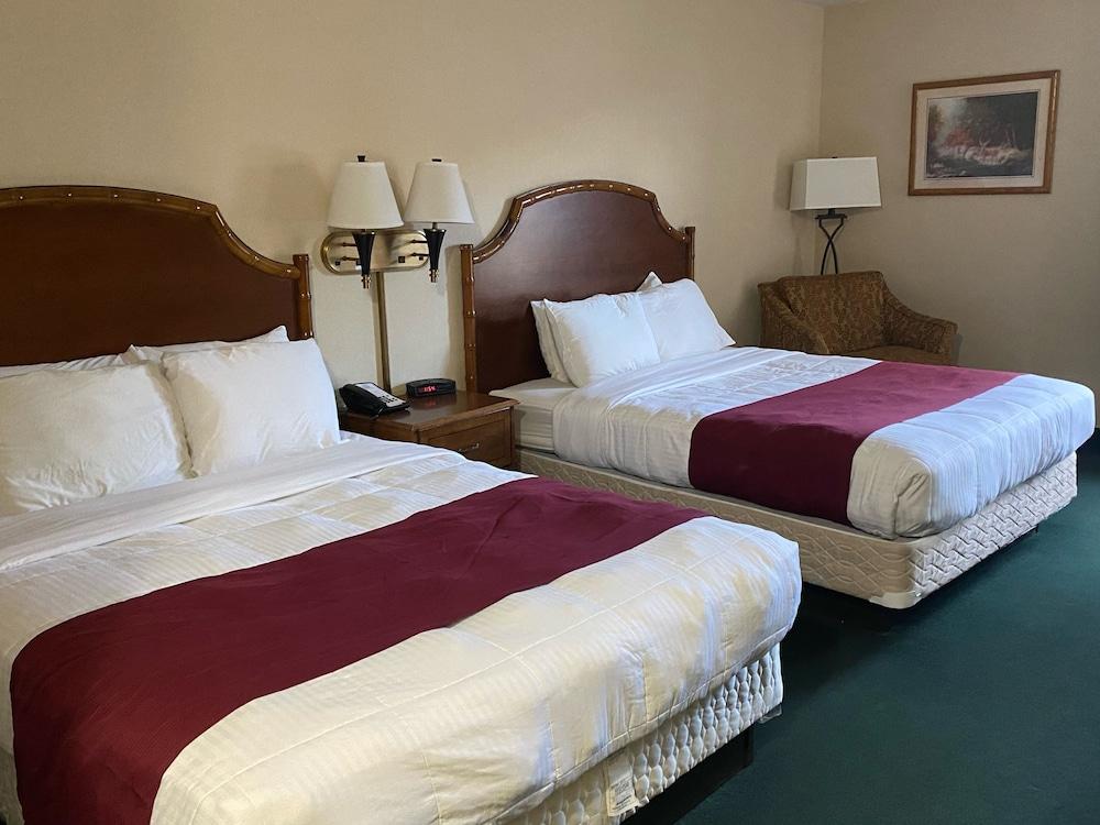 Hometown Inn photo 23