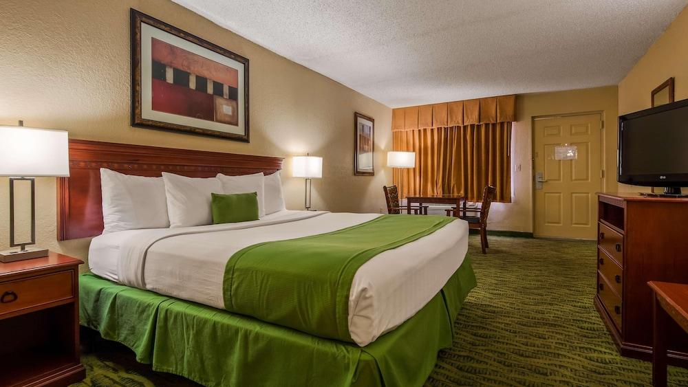 Baymont by Wyndham Orlando East photo 27