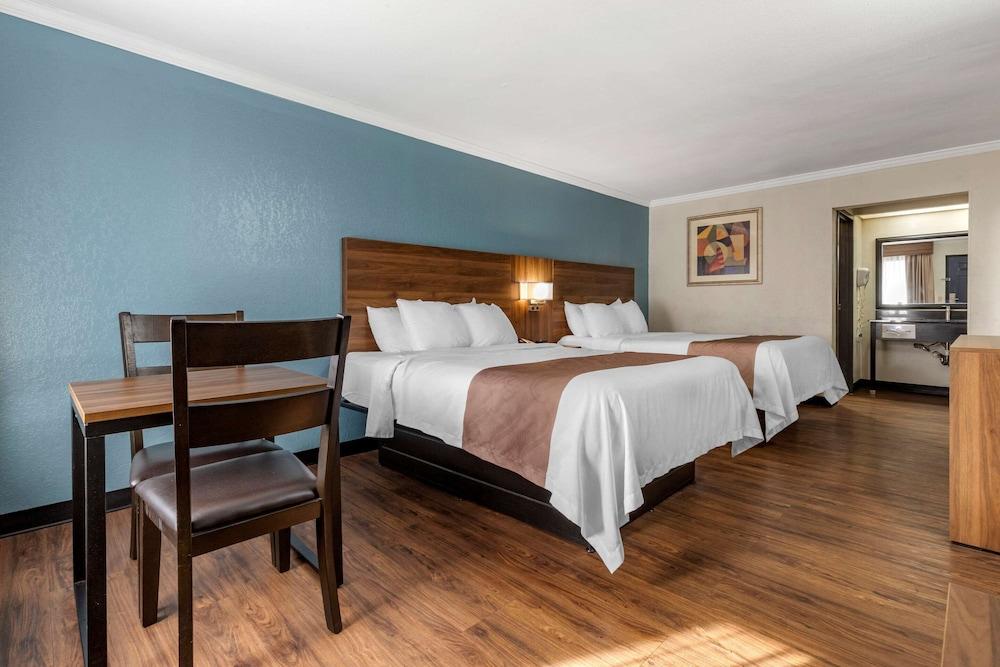 Quality Inn & Suites Ft. Jackson Maingate photo 12