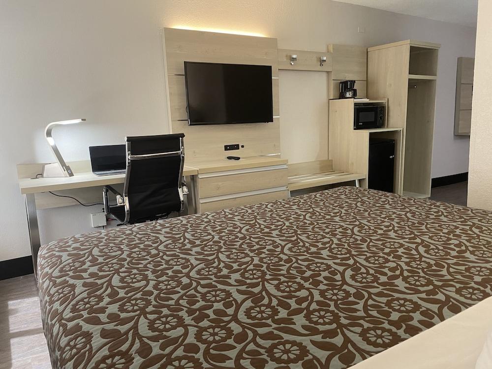 Days Inn & Suites by Wyndham Peachtree Corners/Norcross photo 3