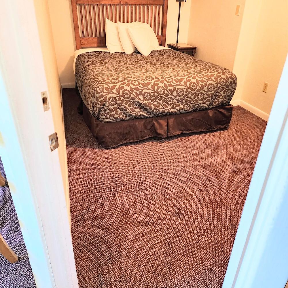 Canyon Motel photo 39