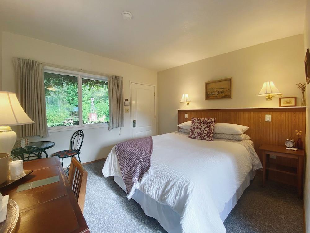 Emerald Valley Inn photo 10