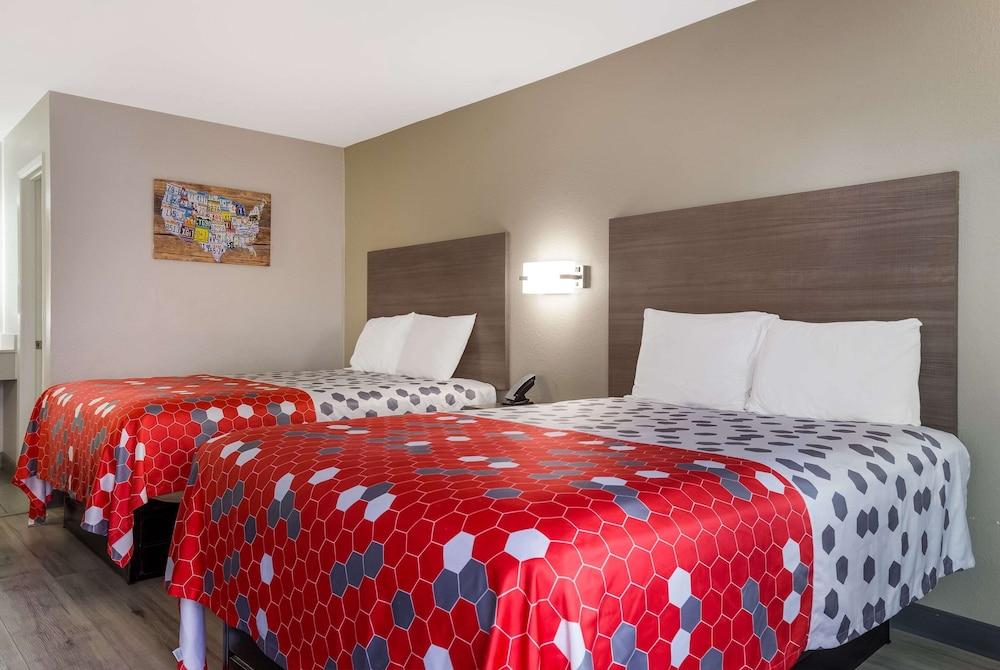 Econo Lodge Mobile Airport Blvd. photo 8