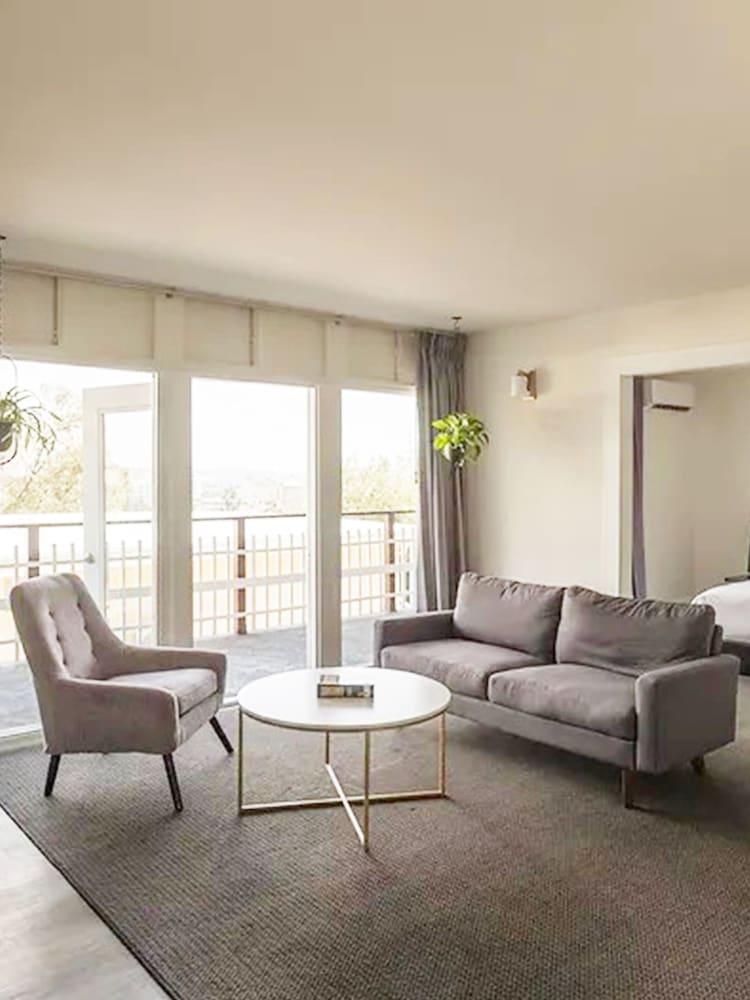 Hollywood Hills Hotel photo 23
