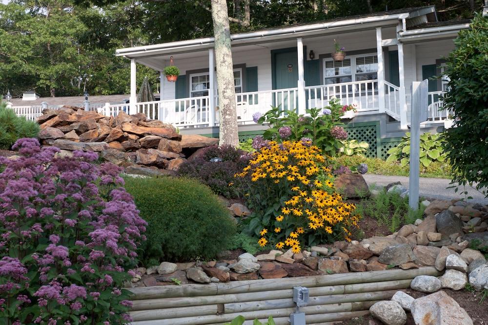 Mount Battie Inn photo 40