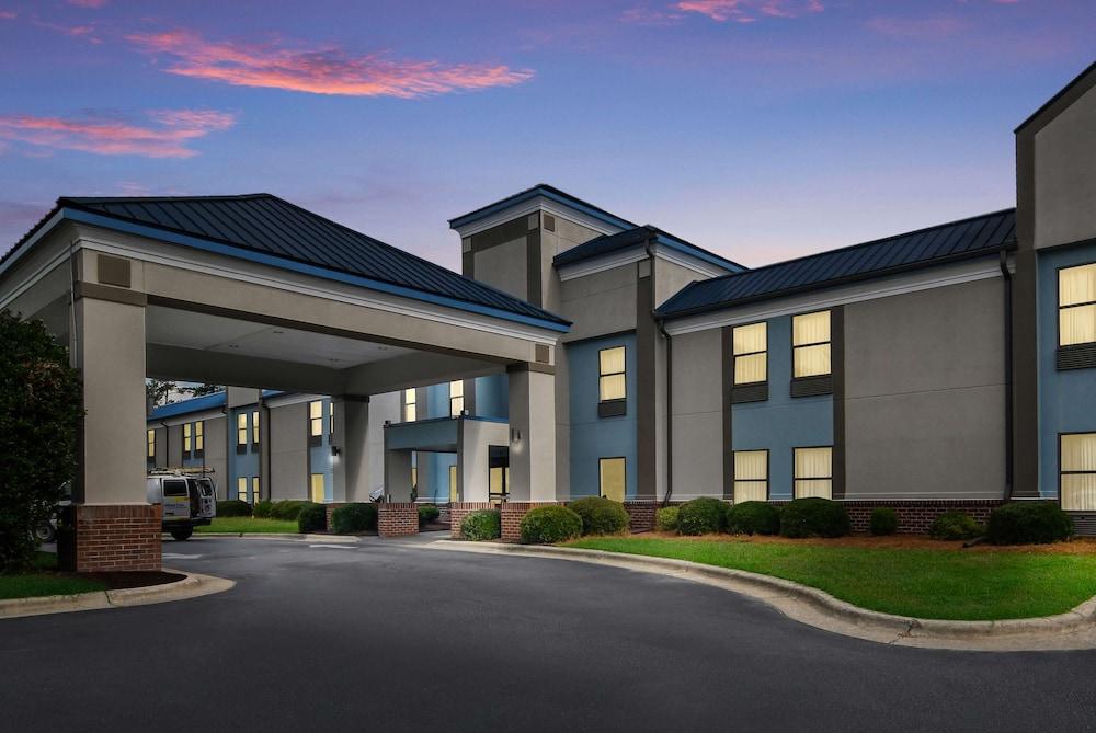 SureStay Plus Hotel by Best Western Tarboro photo 1