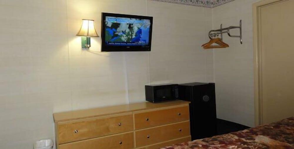 Relax Inn Elmira photo 17