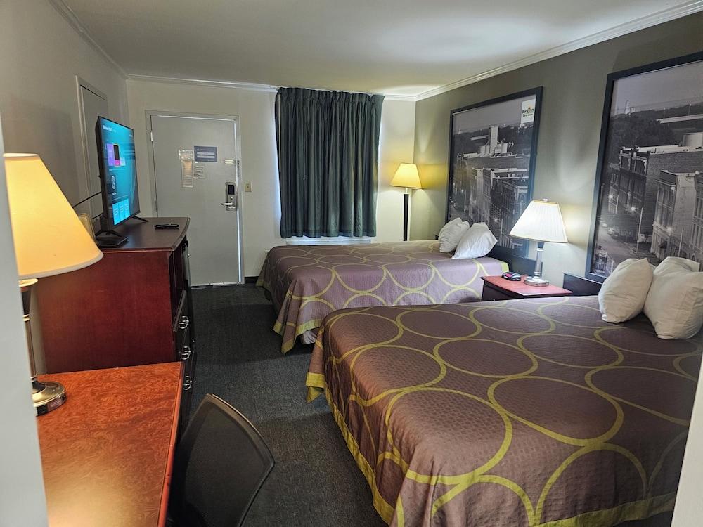 Budgetel Inn & Suites photo 4