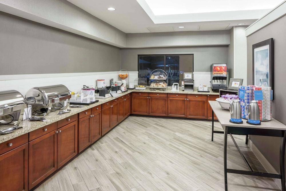 Hampton Inn & Suites by Hilton Miami-Doral/Dolphin Mall photo 33