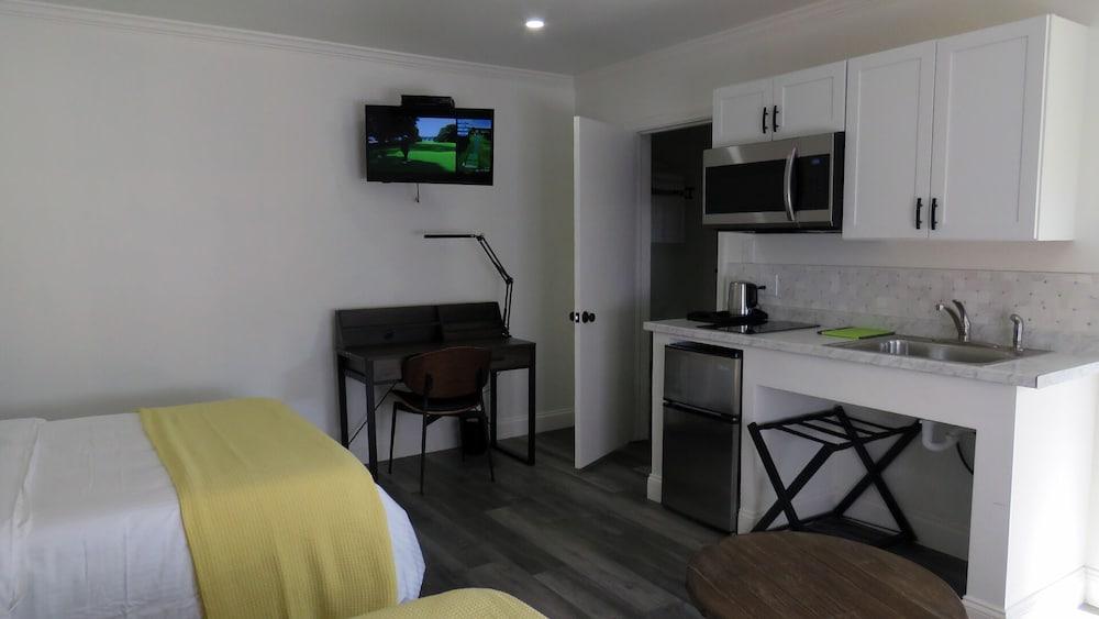 Gatehouse Motel photo 31