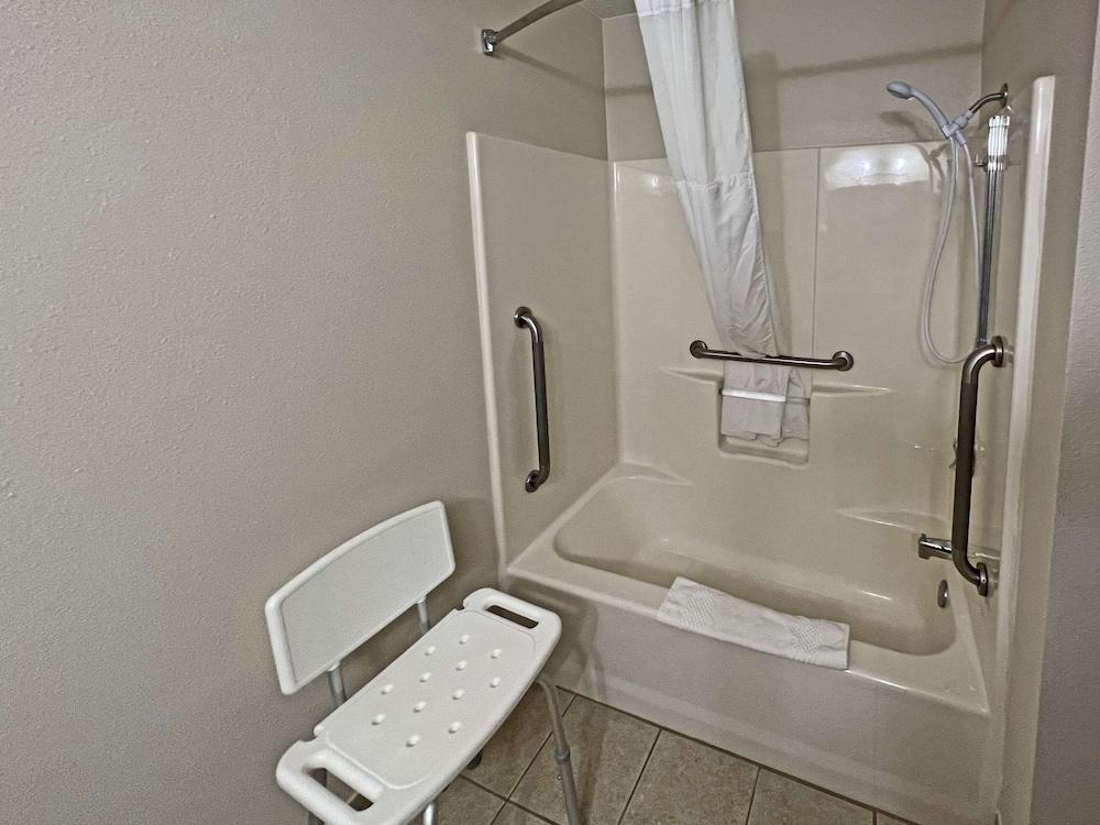 Quality Inn Mitchell I-90 photo 17