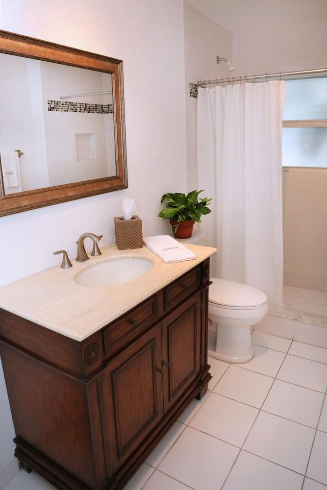 The Cabanas Guesthouse & Spa - Caters to Gay Men photo 32