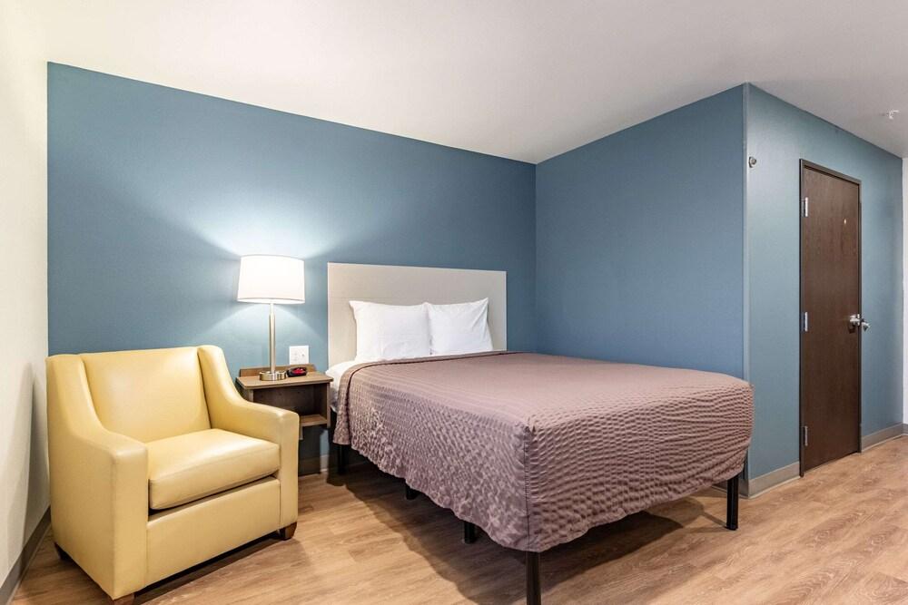 WoodSpring Suites Indianapolis Airport South photo 19