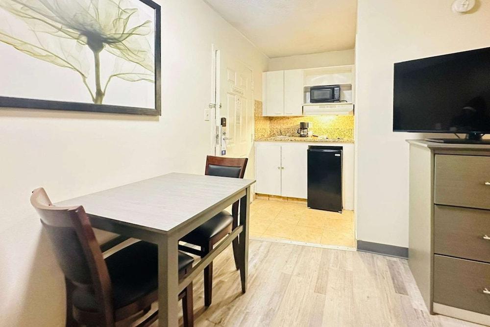 Suburban Studios Abercorn photo 17