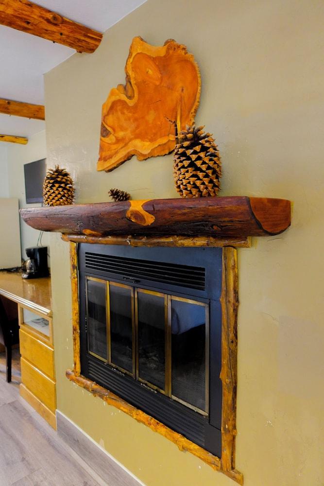 Sleepy Hollow Cabins and Hotel photo 93