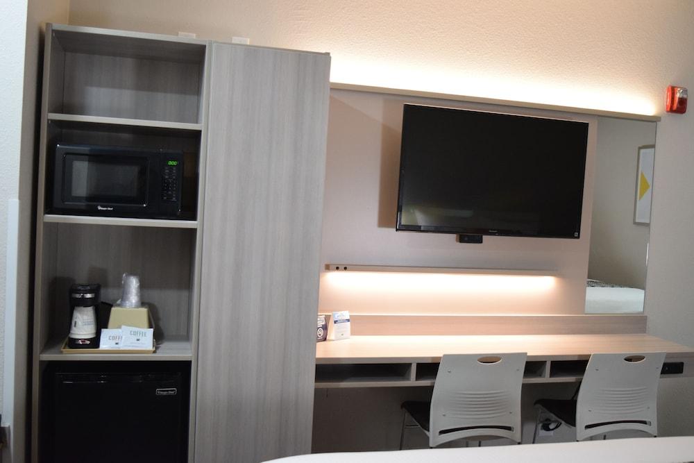 Microtel Inn & Suites by Wyndham Raleigh photo 10