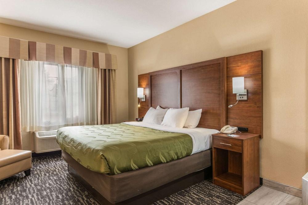Quality Inn & Suites Hendersonville - Flat Rock photo 18