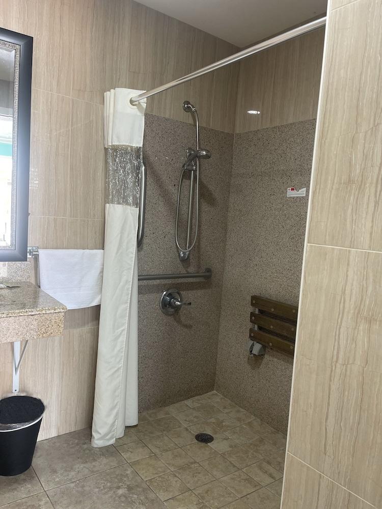 Economy Inn photo 25