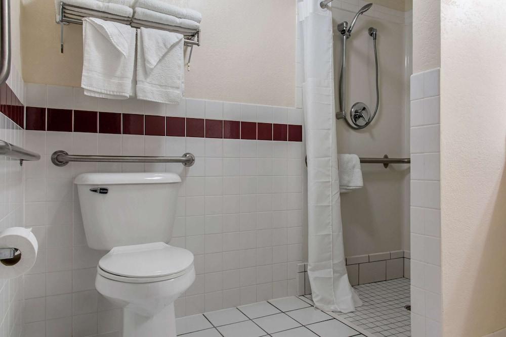 New Prague Inn & Suites photo 53