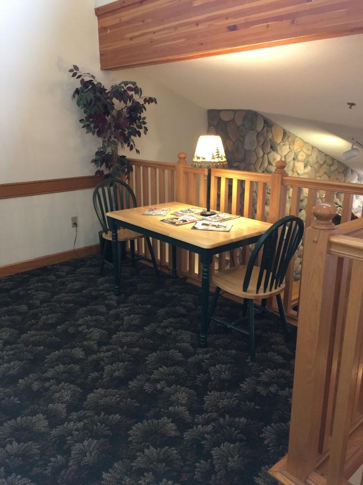 Moose Lake Lodge & Suites photo 14