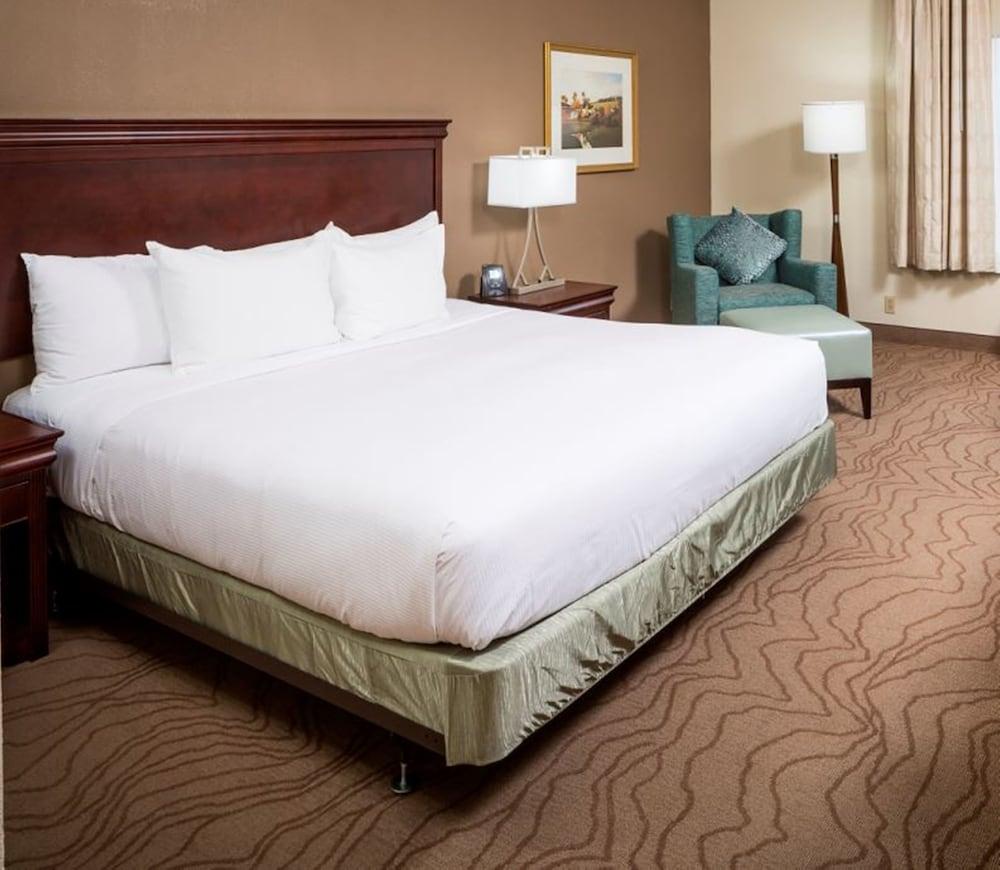 DoubleTree by Hilton Boston - Milford photo 12