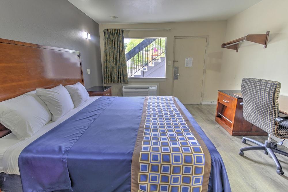 Budget Lodge photo 9