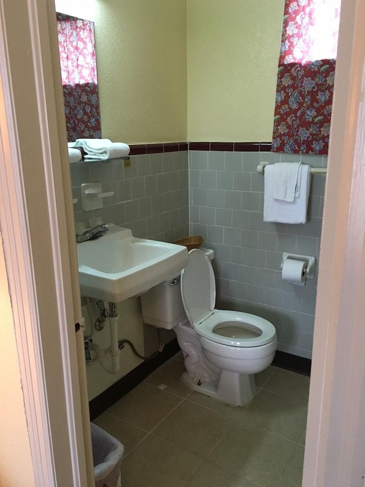 Shaws Komfort Motel photo 3