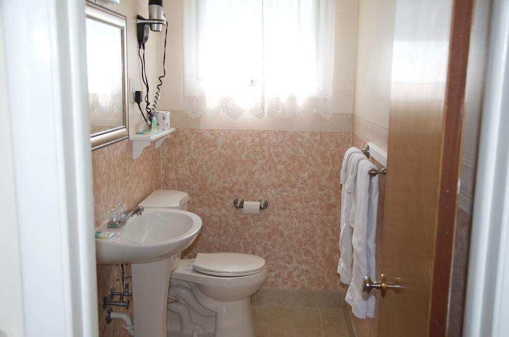 Sara Glen Motel photo 33
