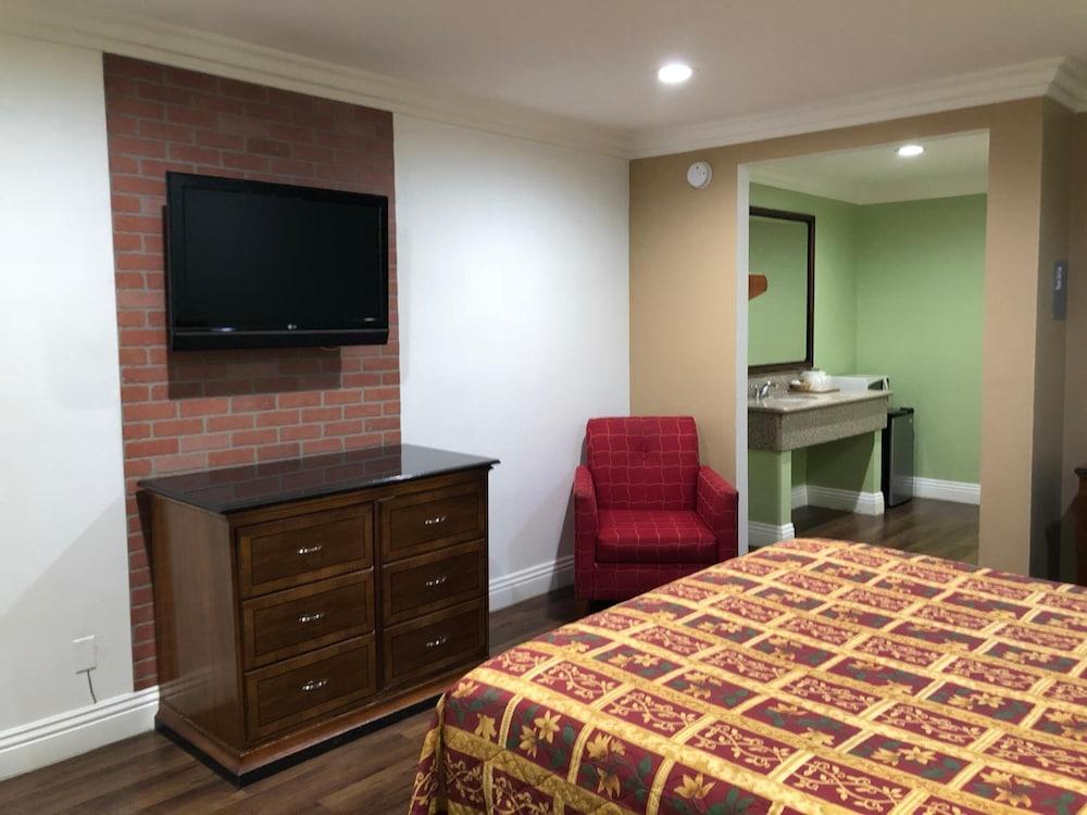 American Inn & Suites LAX photo 13