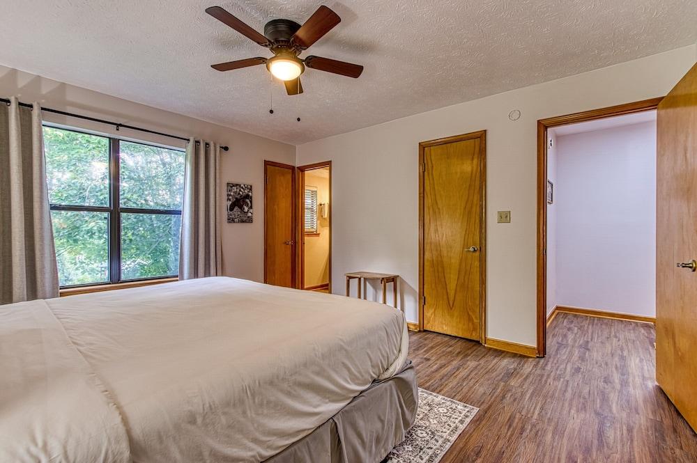 Pinecrest Townhomes-1K2Q- Renovated photo 31