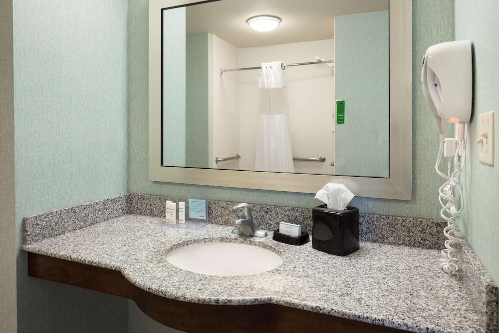 Hampton Inn & Suites Lincoln - Northeast I-80 photo 14